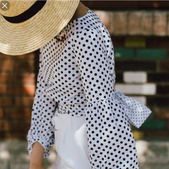 ❌❌SOLD❌❌Polka dot crop top - Picture 2 of 7